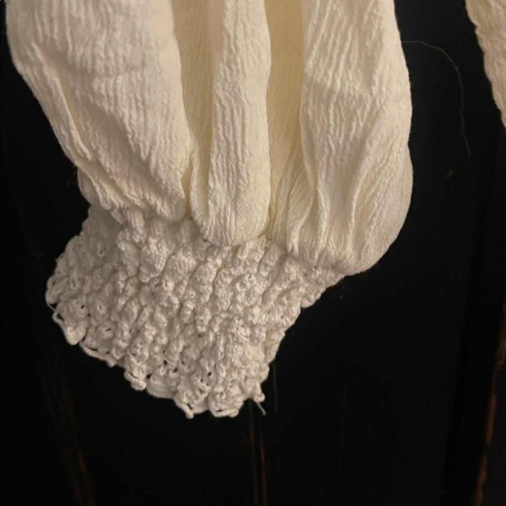 New Oli & Hali Ruffle Detail Smocked Hem Top. Size Large - Picture 4 of 5